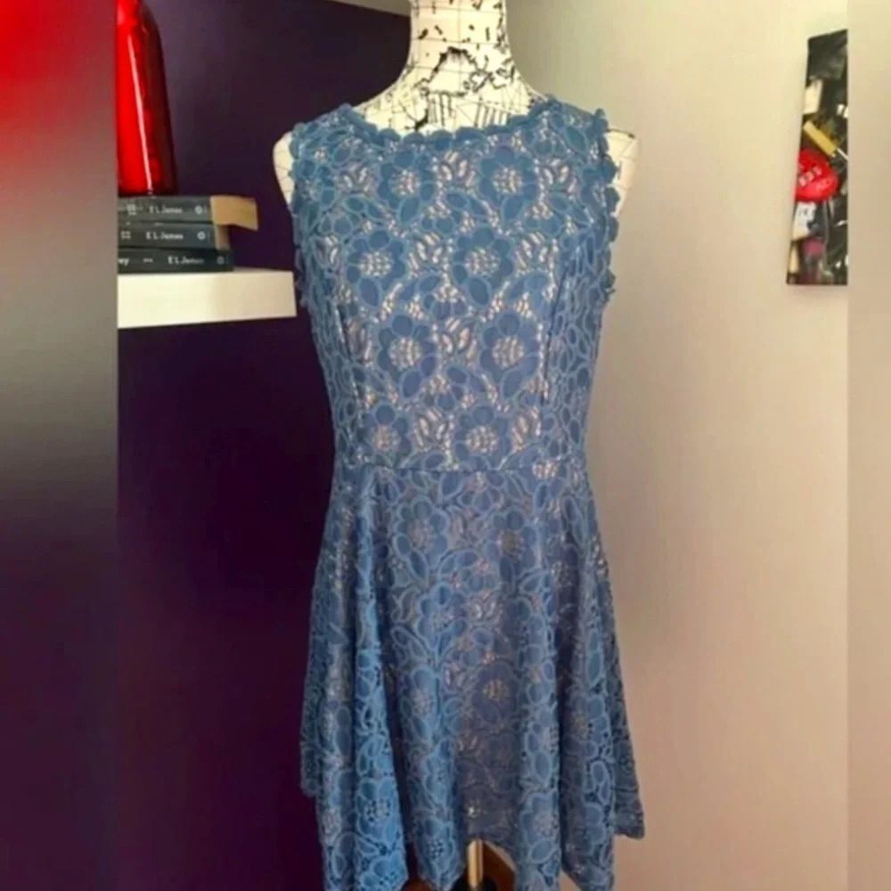 City Studio Crocheted Lace (fully lined) Dress - Size 13 - Blue - EUC - Picture 3 of 10